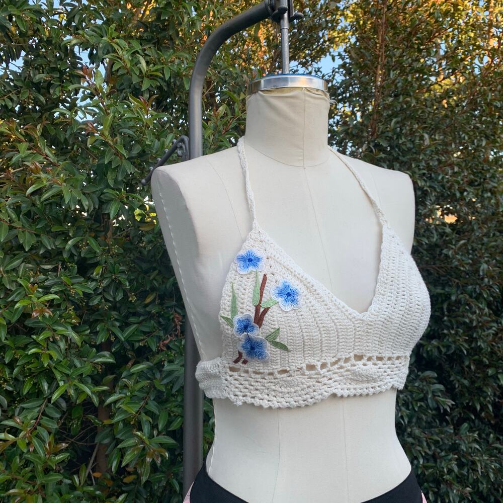 Forever 21 Cream Crochet Halter Top Blue Floral Appliqué Boho Bralette - Picture 4 of 7